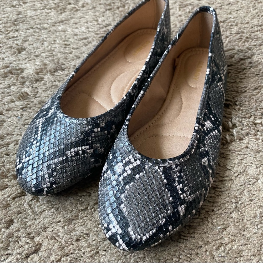 Old Navy Snake Print Flats Size 8
